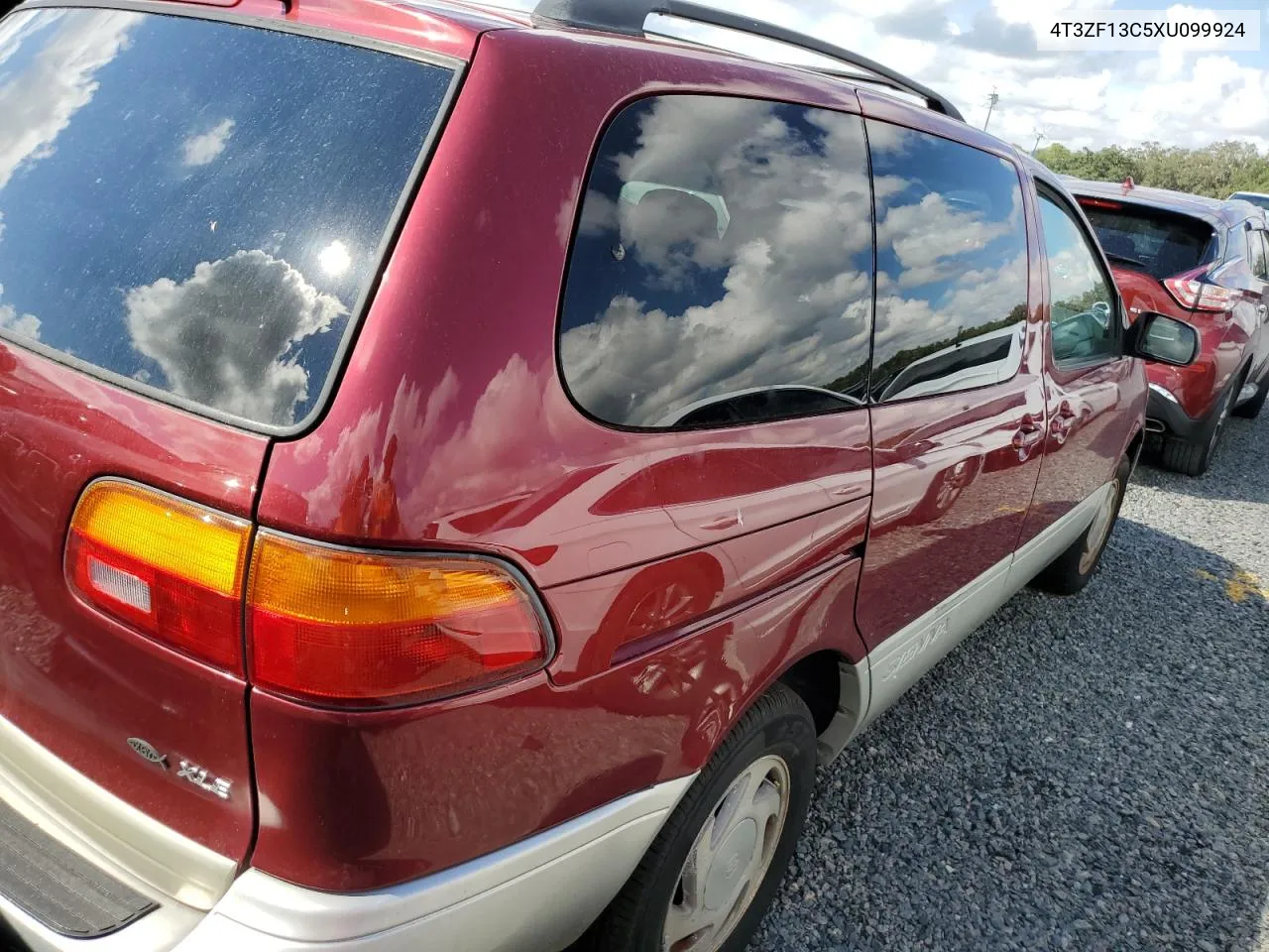 1999 Toyota Sienna Le VIN: 4T3ZF13C5XU099924 Lot: 73975274