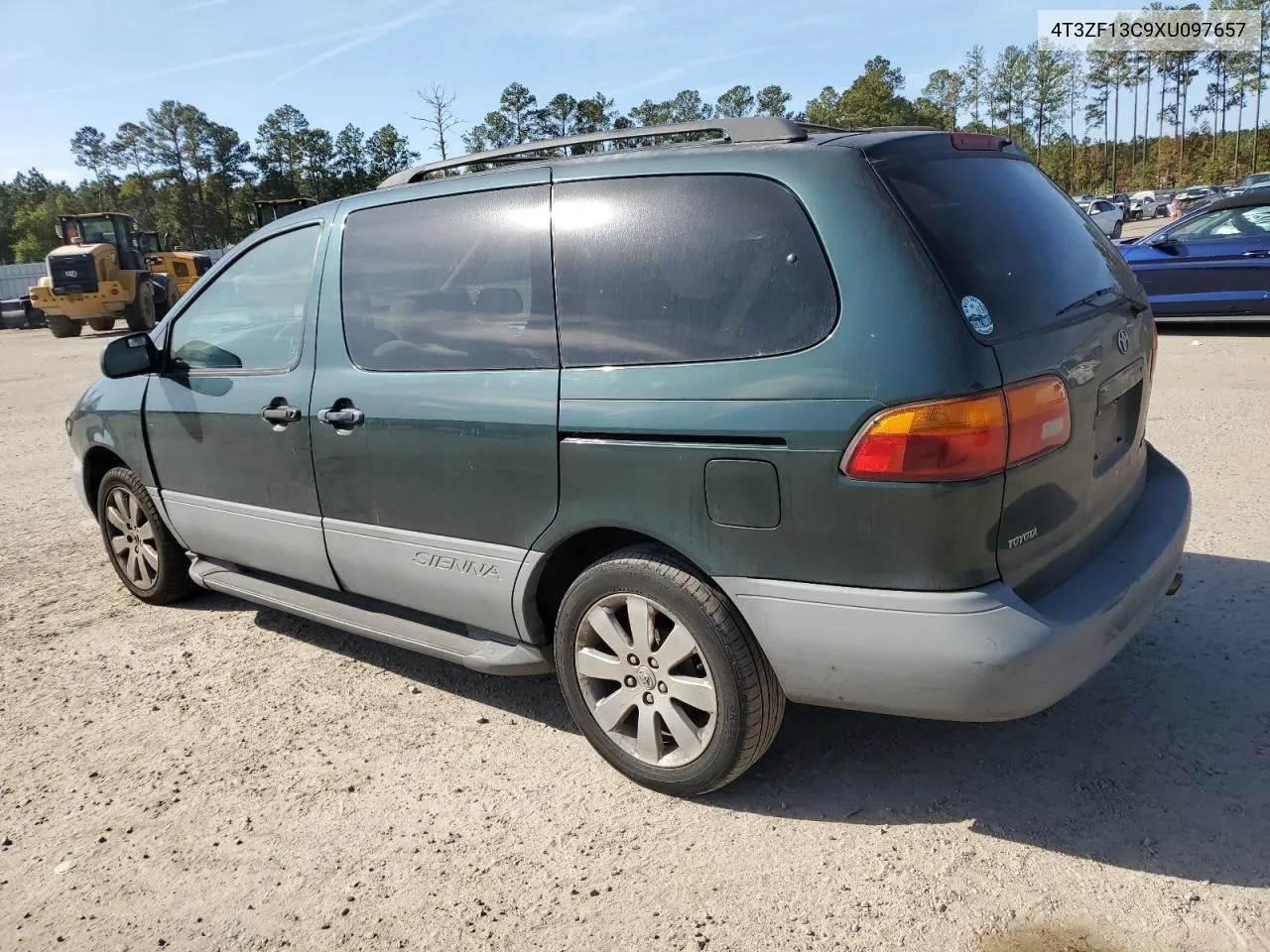 1999 Toyota Sienna Le VIN: 4T3ZF13C9XU097657 Lot: 79008884