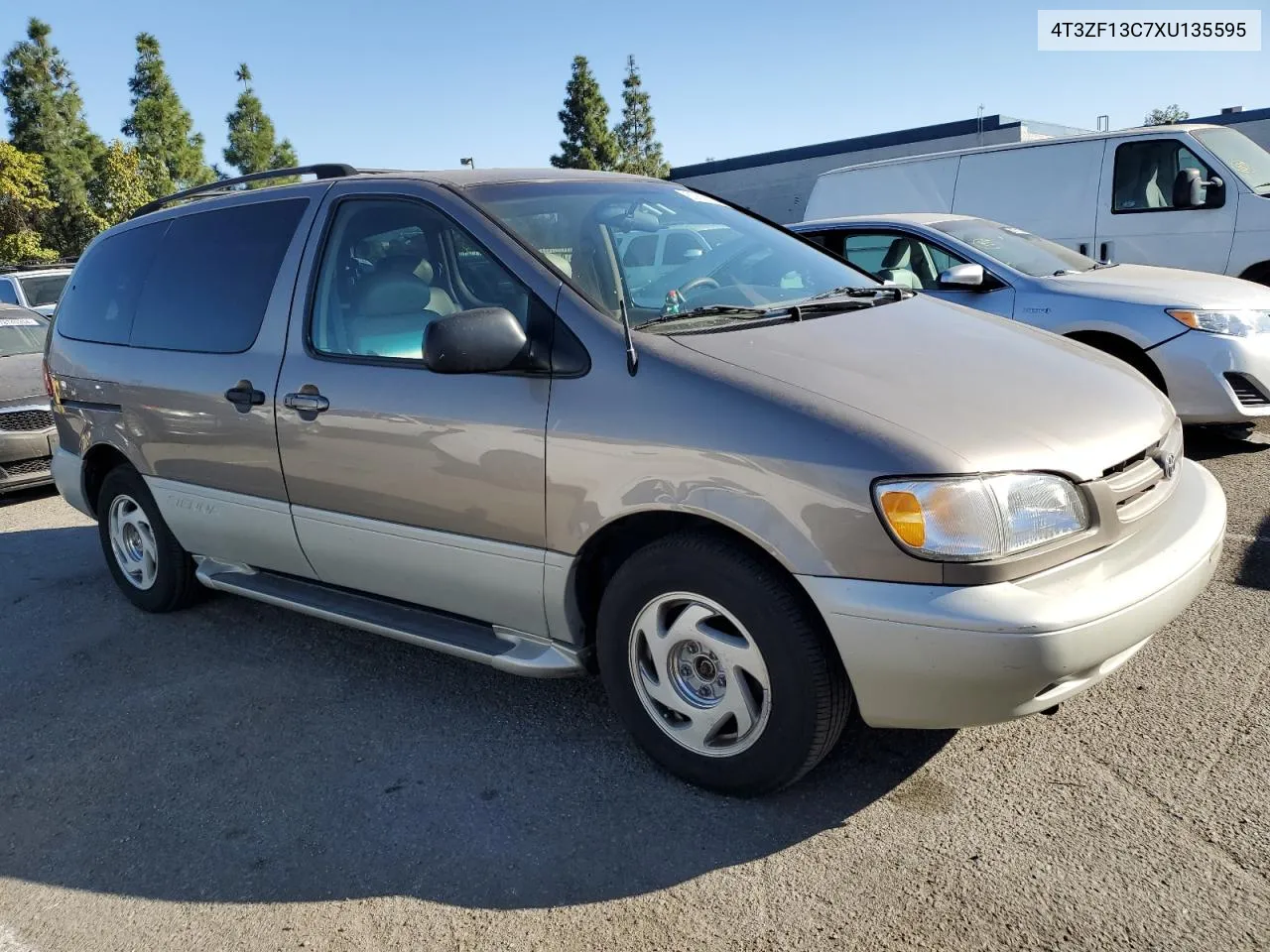 1999 Toyota Sienna Le VIN: 4T3ZF13C7XU135595 Lot: 80868354