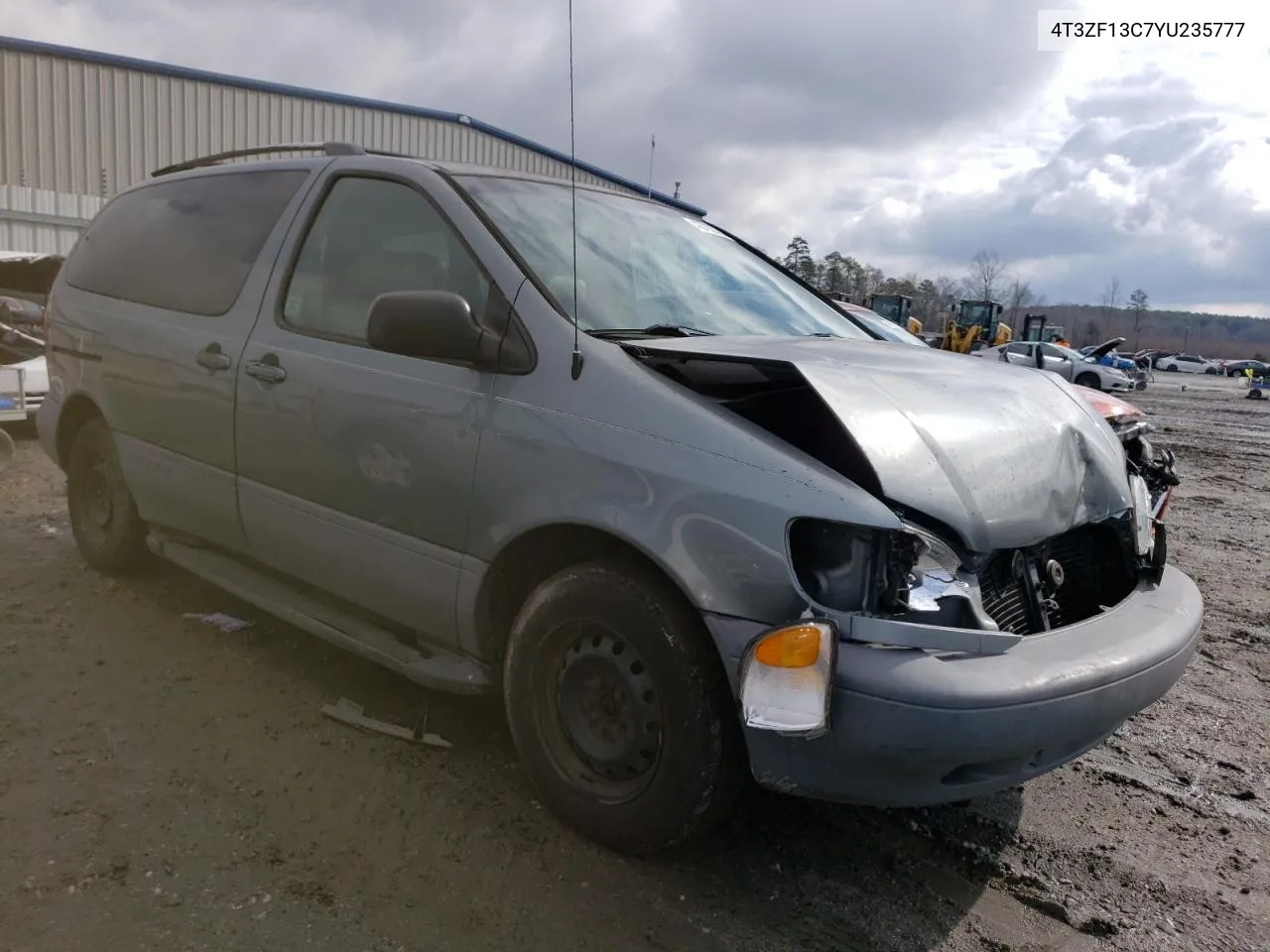 2000 Toyota Sienna Le VIN: 4T3ZF13C7YU235777 Lot: 43792734