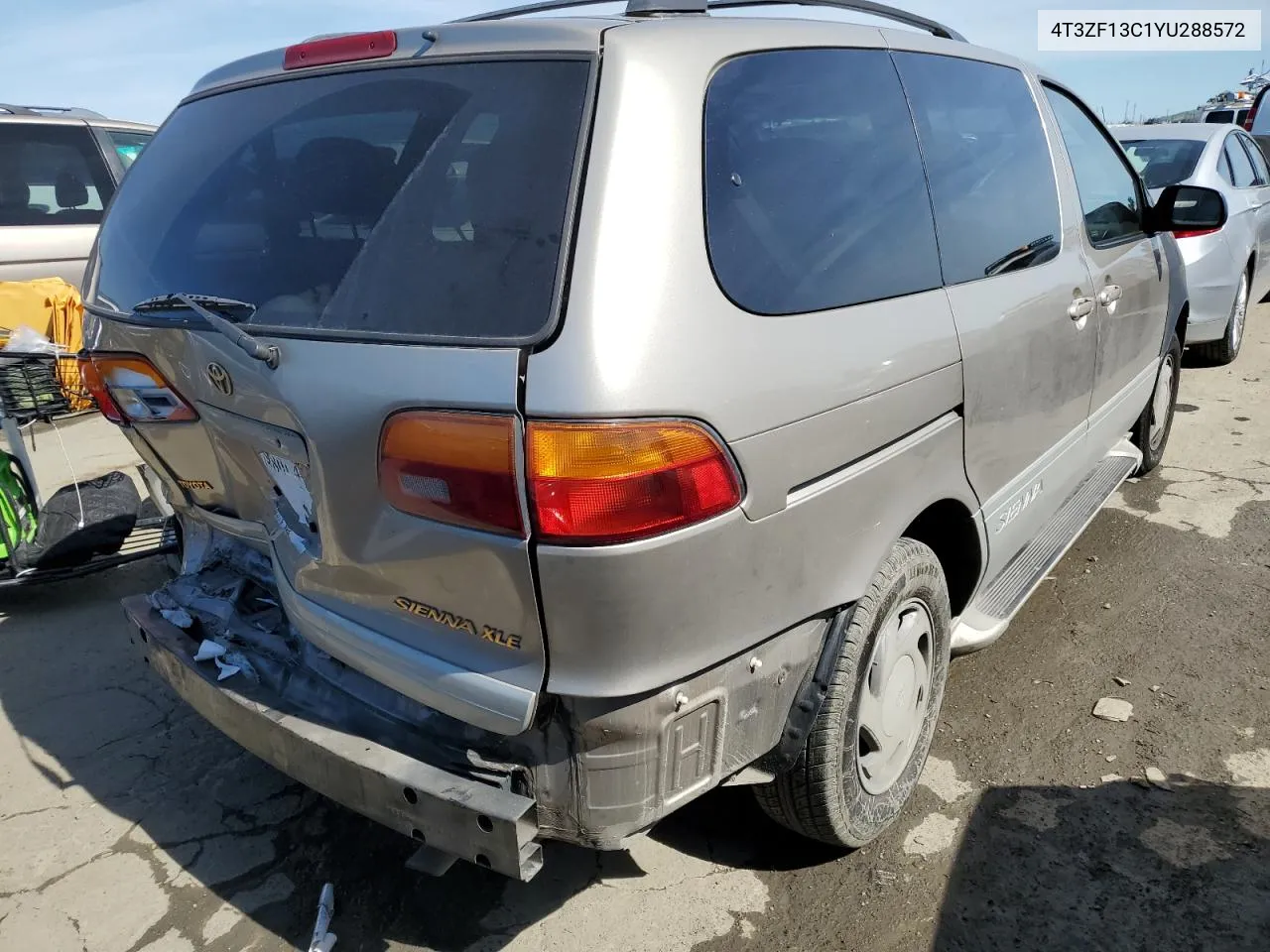 2000 Toyota Sienna Le VIN: 4T3ZF13C1YU288572 Lot: 46656064