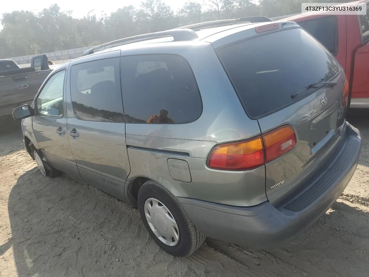 2000 Toyota Sienna Le VIN: 4T3ZF13C3YU316369 Lot: 69002254