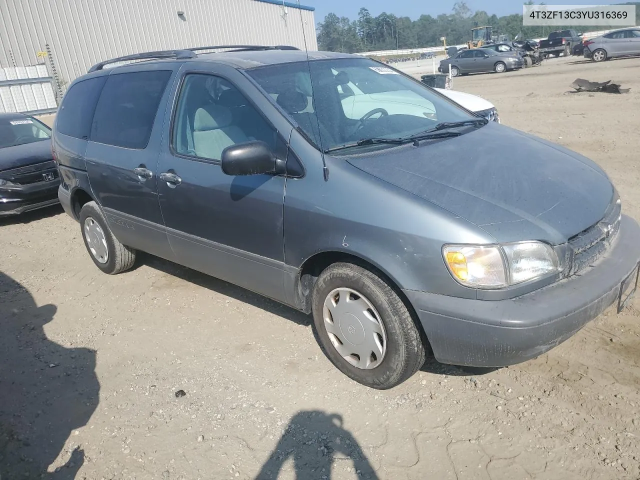 2000 Toyota Sienna Le VIN: 4T3ZF13C3YU316369 Lot: 69002254