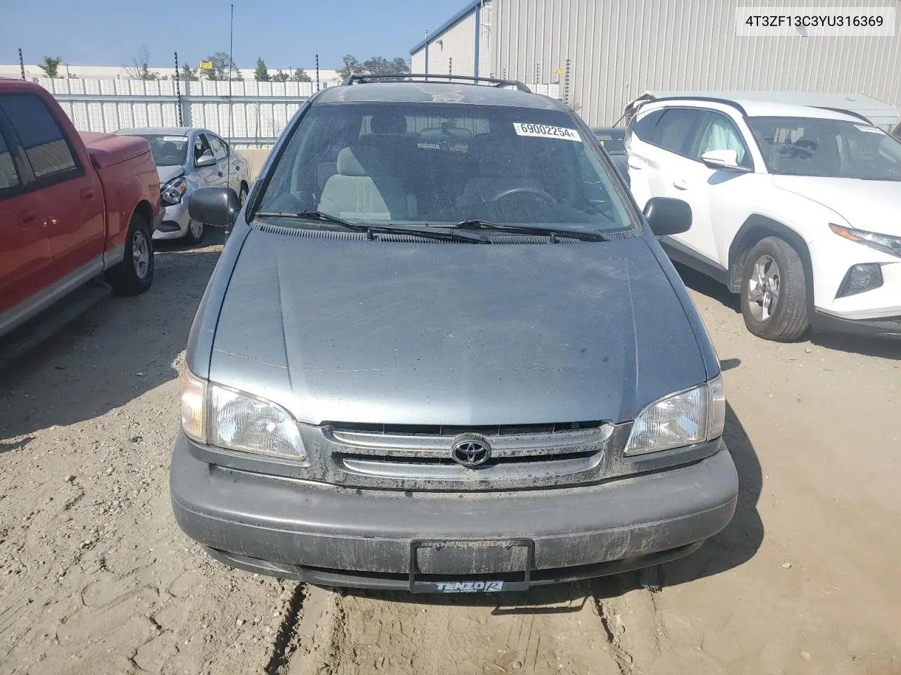 4T3ZF13C3YU316369 2000 Toyota Sienna Le