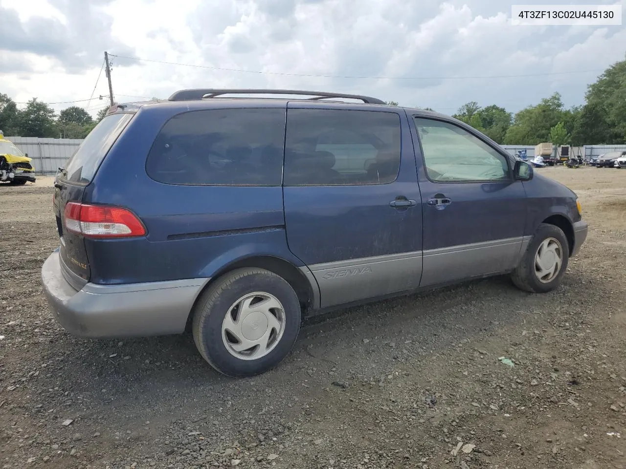 2002 Toyota Sienna Le VIN: 4T3ZF13C02U445130 Lot: 65831724