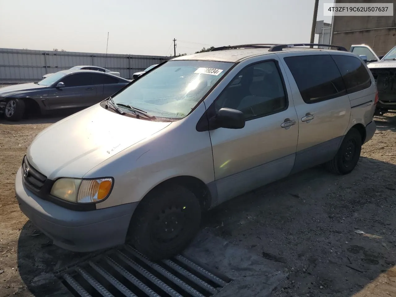 2002 Toyota Sienna Ce VIN: 4T3ZF19C62U507637 Lot: 68689234