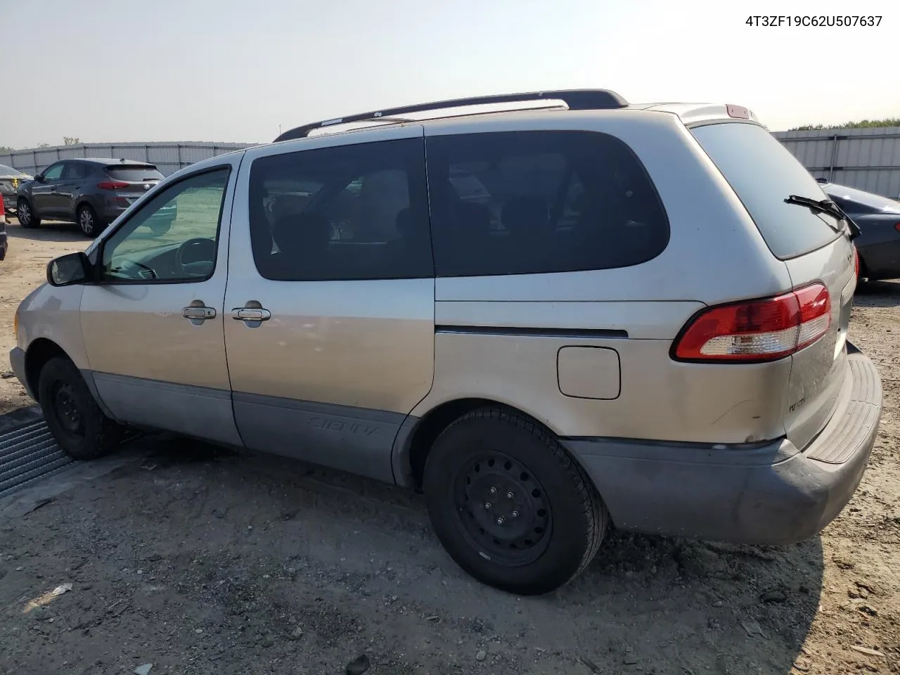 2002 Toyota Sienna Ce VIN: 4T3ZF19C62U507637 Lot: 68689234