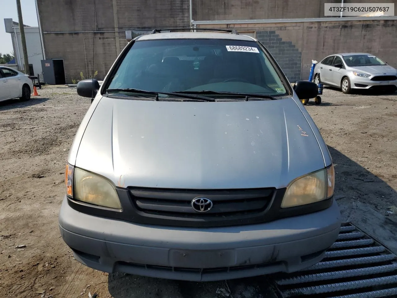 2002 Toyota Sienna Ce VIN: 4T3ZF19C62U507637 Lot: 68689234