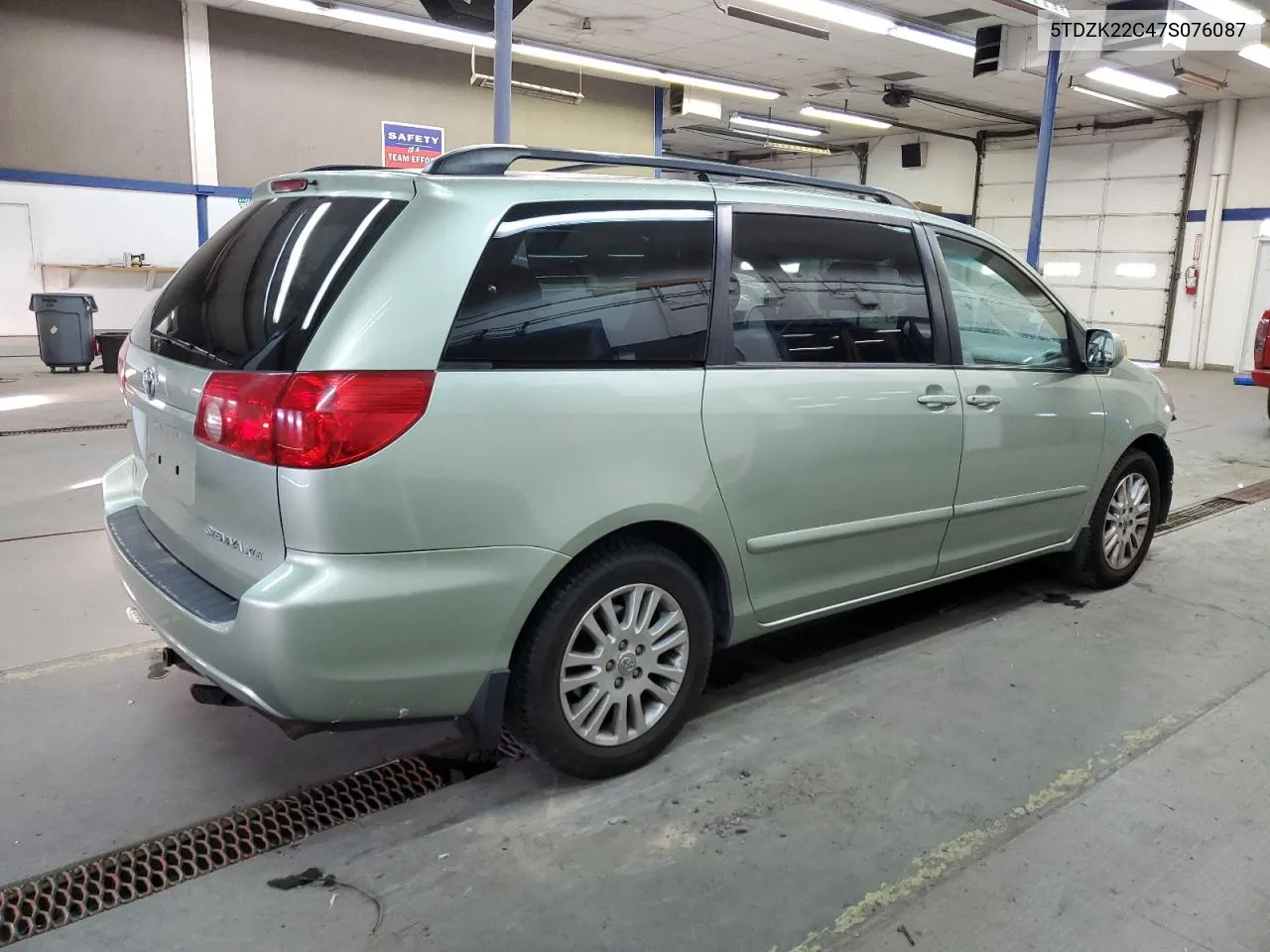 2007 Toyota Sienna Xle VIN: 5TDZK22C47S076087 Lot: 77904584