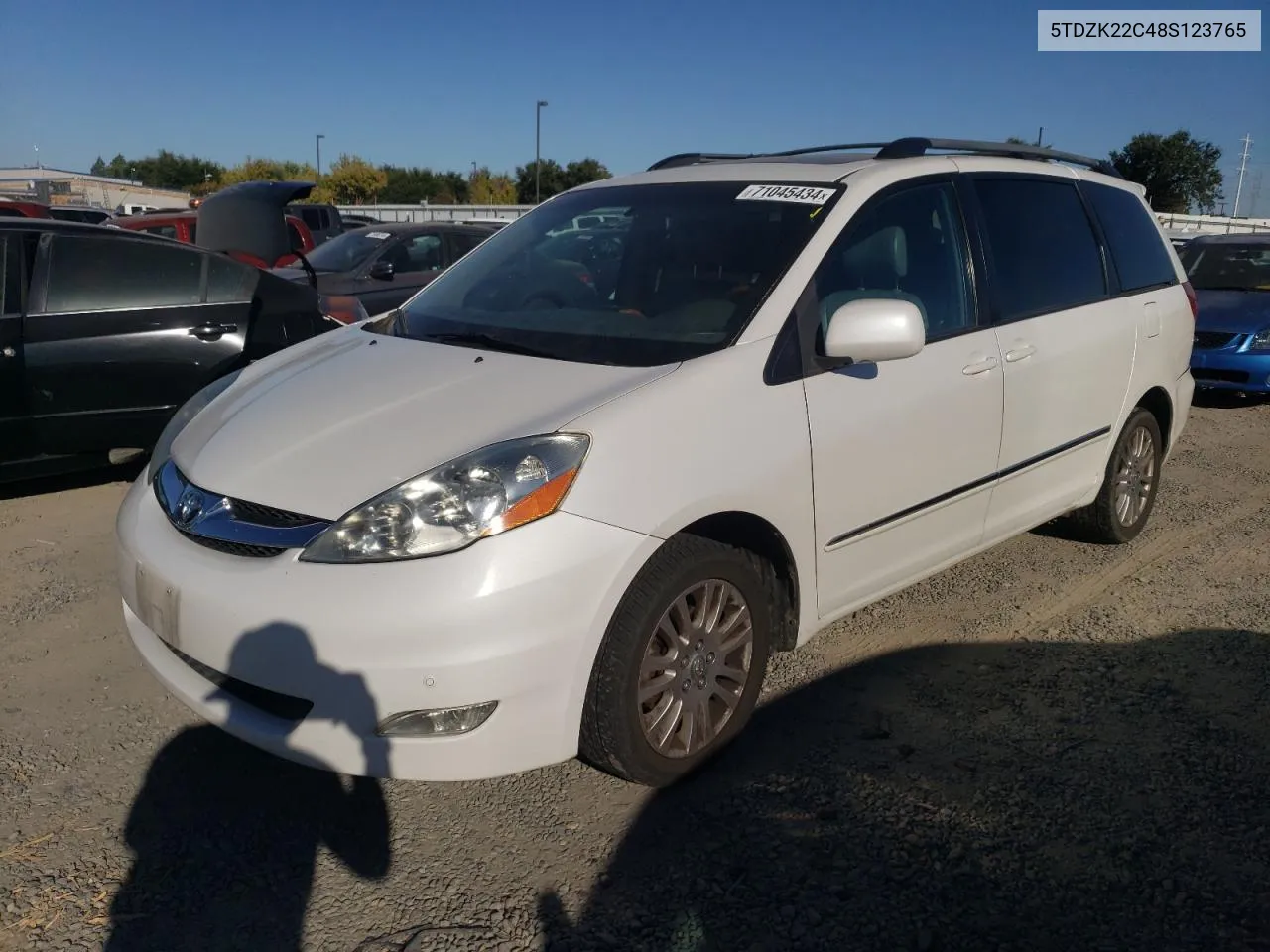 5TDZK22C48S123765 2008 Toyota Sienna Xle