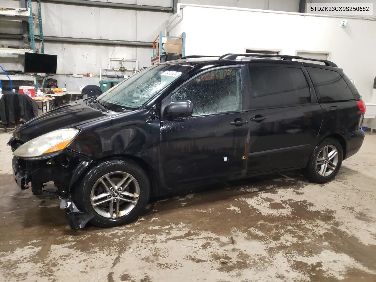 5TDZK23CX9S250682 2009 Toyota Sienna Ce