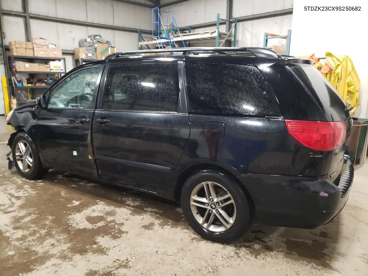 5TDZK23CX9S250682 2009 Toyota Sienna Ce