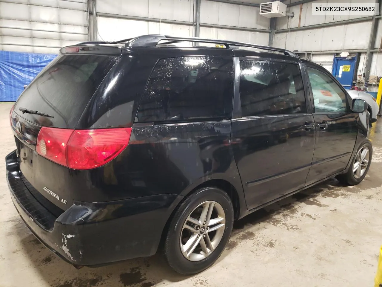 5TDZK23CX9S250682 2009 Toyota Sienna Ce