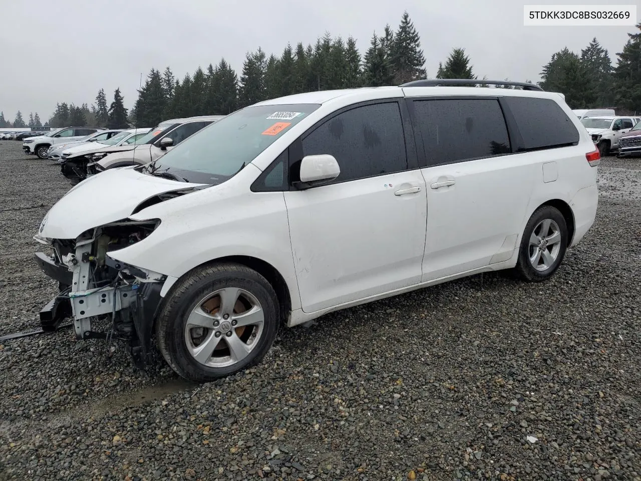 5TDKK3DC8BS032669 2011 Toyota Sienna Le