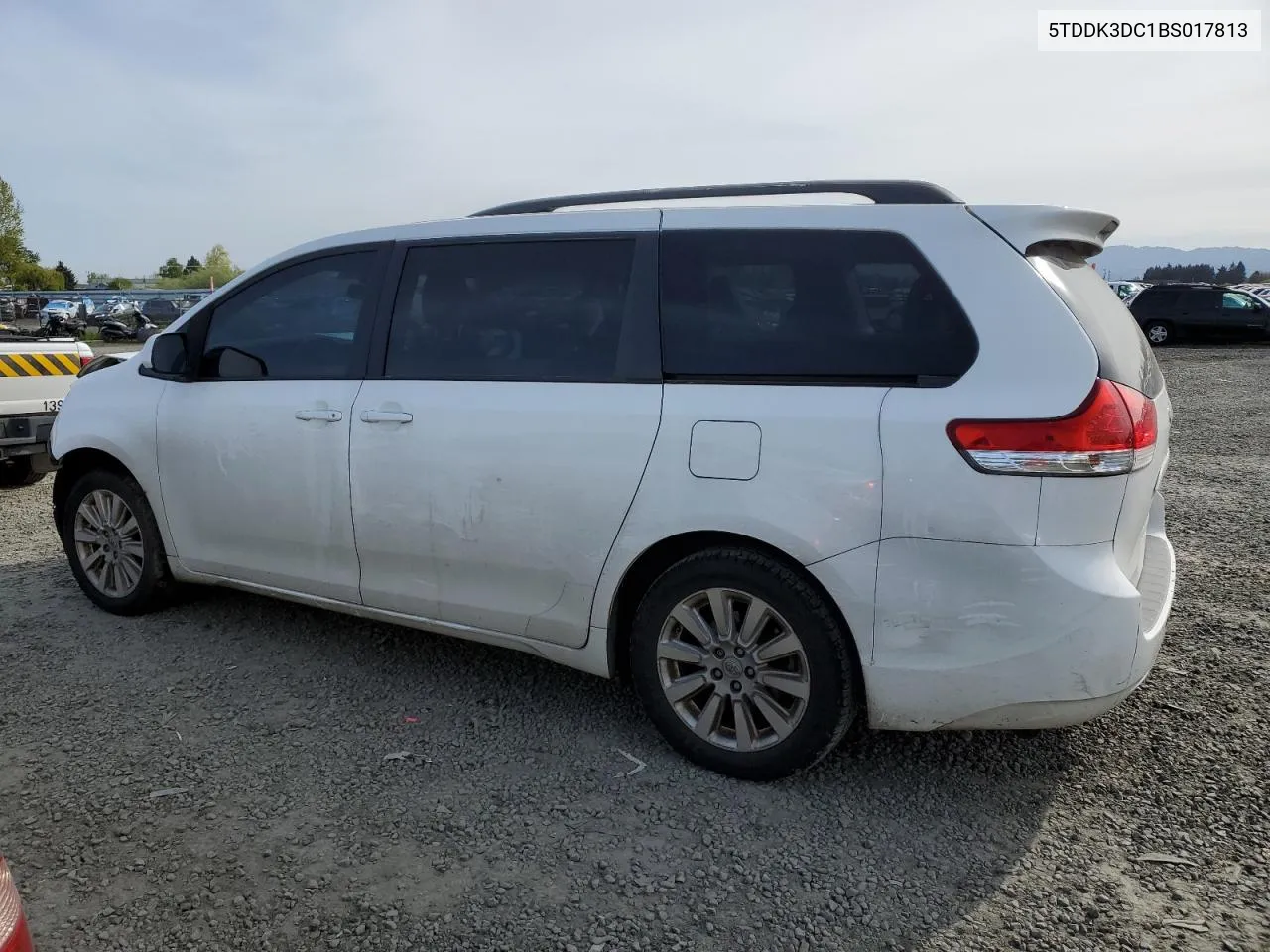 5TDDK3DC1BS017813 2011 Toyota Sienna Xle