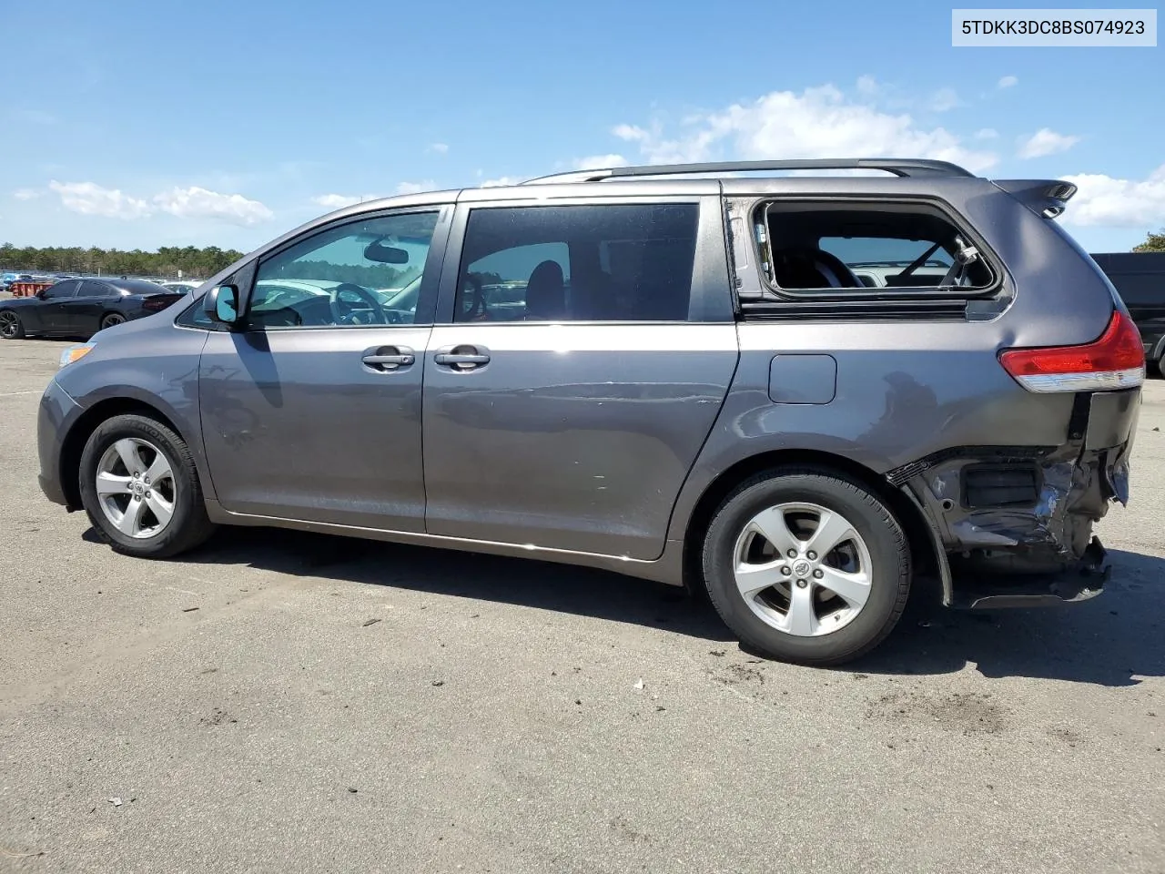 5TDKK3DC8BS074923 2011 Toyota Sienna Le