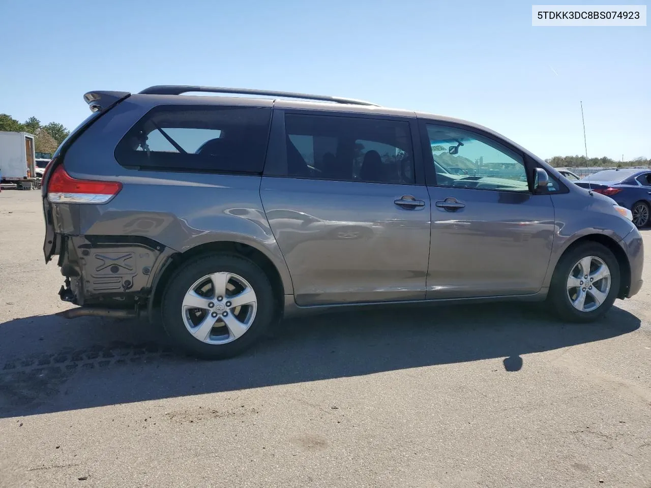 2011 Toyota Sienna Le VIN: 5TDKK3DC8BS074923 Lot: 52181244