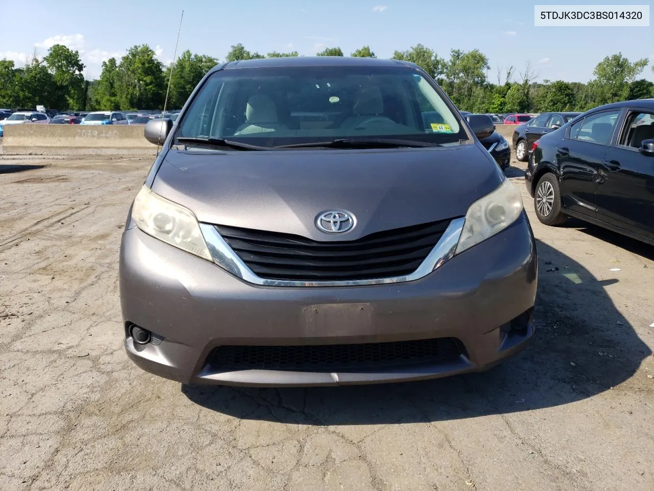 5TDJK3DC3BS014320 2011 Toyota Sienna Le