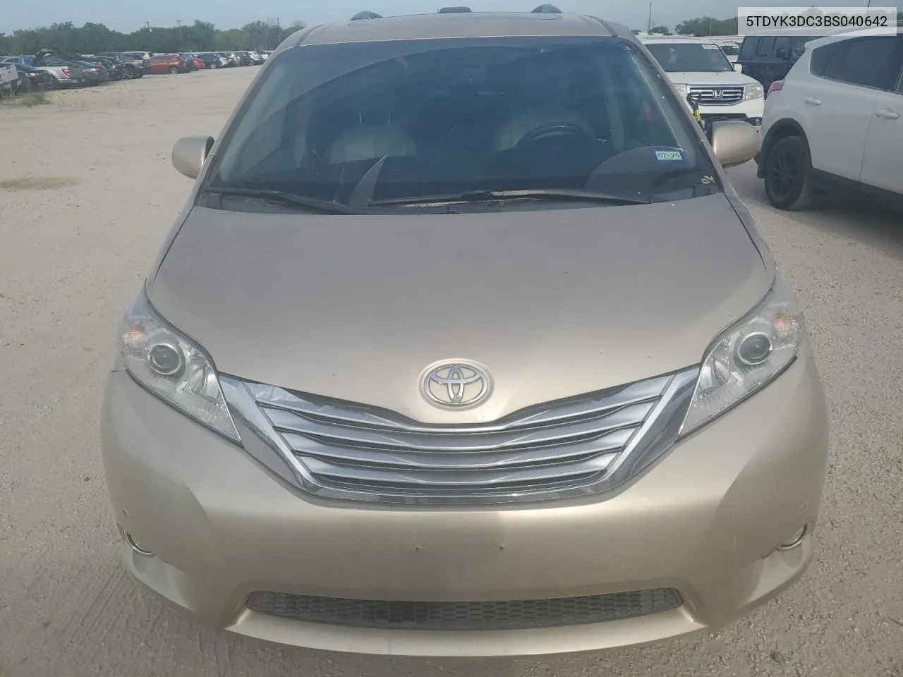 5TDYK3DC3BS040642 2011 Toyota Sienna Xle