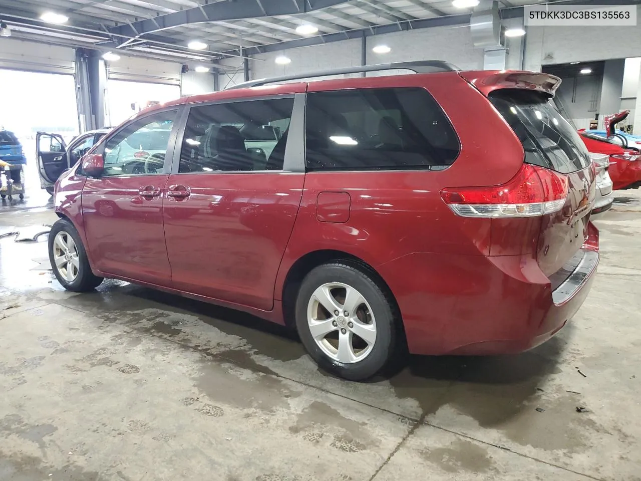 2011 Toyota Sienna Le VIN: 5TDKK3DC3BS135563 Lot: 66199104