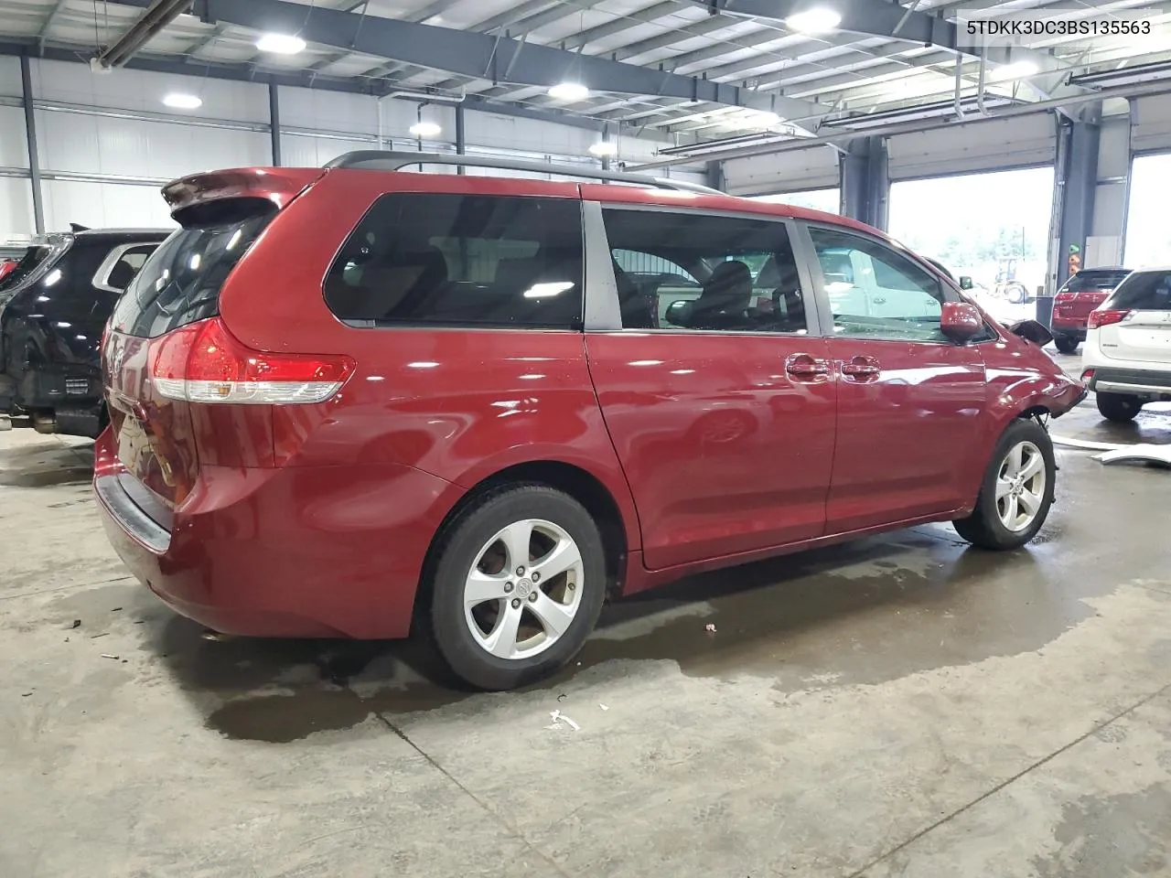 5TDKK3DC3BS135563 2011 Toyota Sienna Le