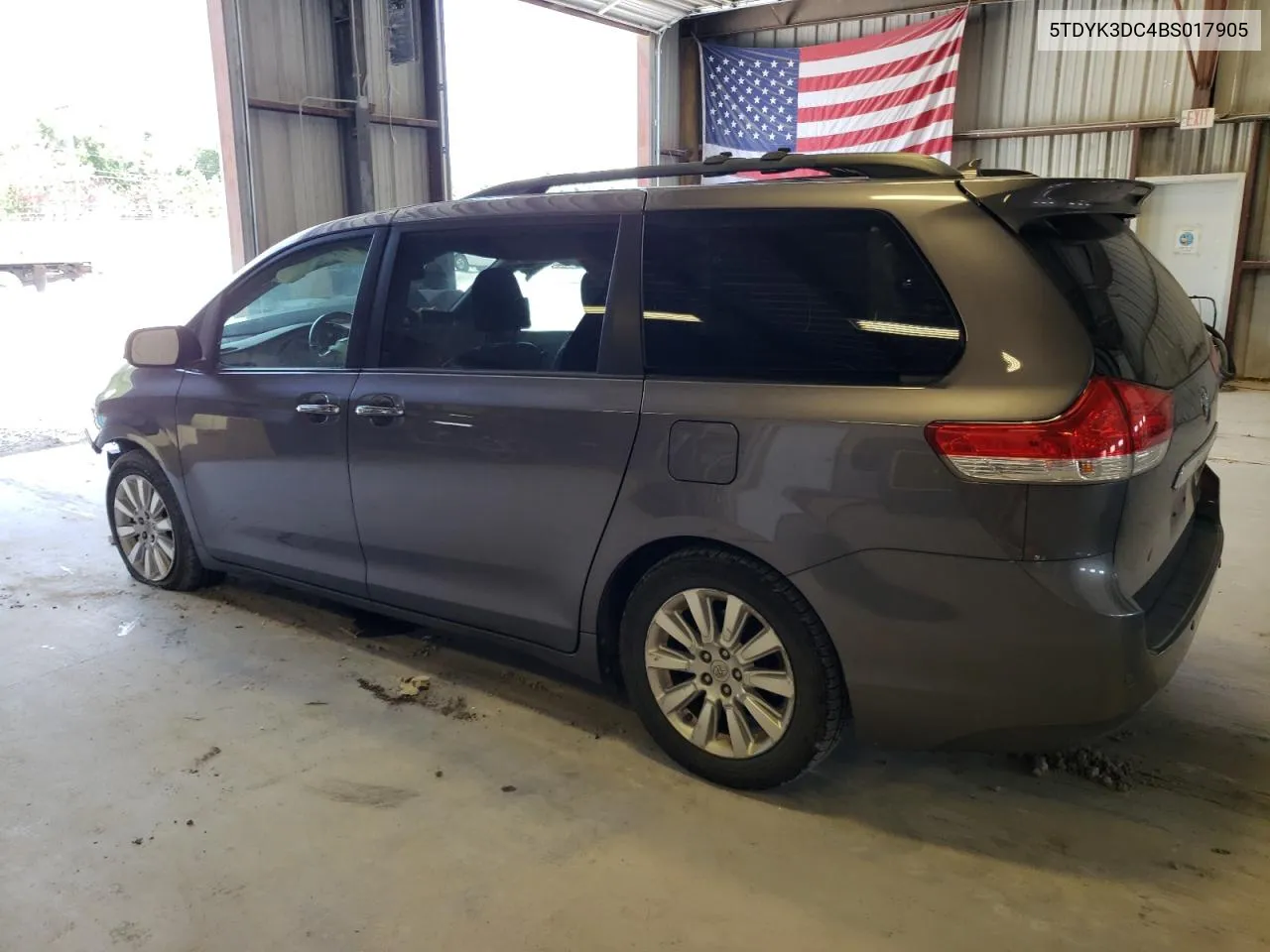 5TDYK3DC4BS017905 2011 Toyota Sienna Xle