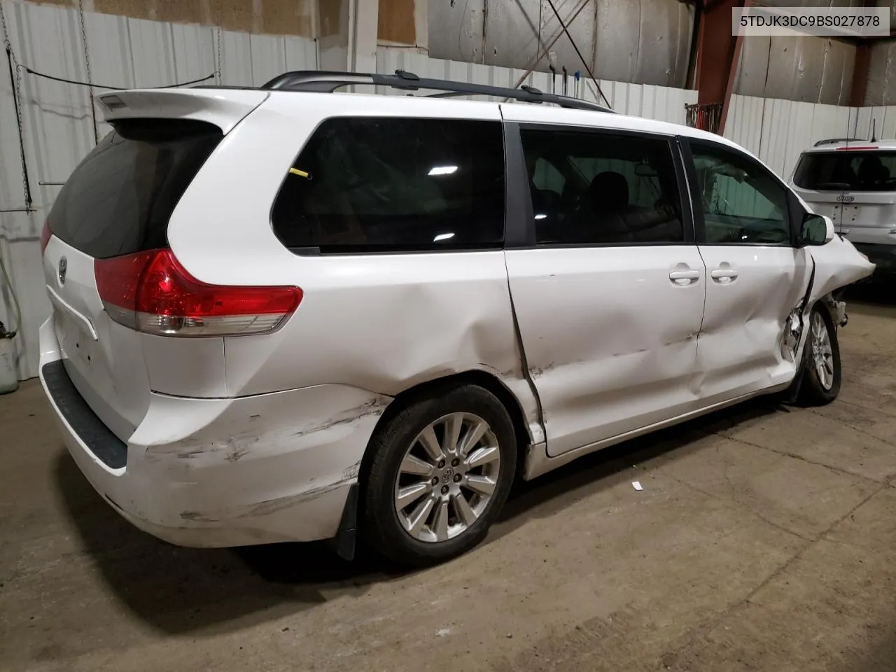 5TDJK3DC9BS027878 2011 Toyota Sienna Le