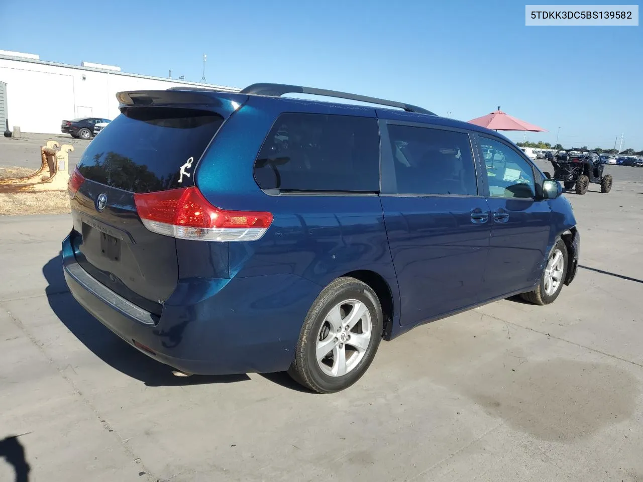 2011 Toyota Sienna Le VIN: 5TDKK3DC5BS139582 Lot: 67972234