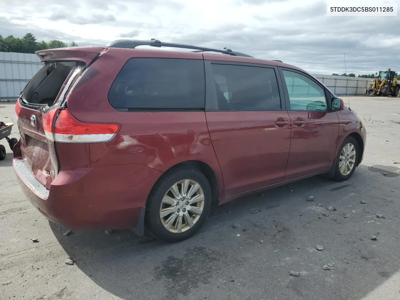 2011 Toyota Sienna Xle VIN: 5TDDK3DC5BS011285 Lot: 68214754