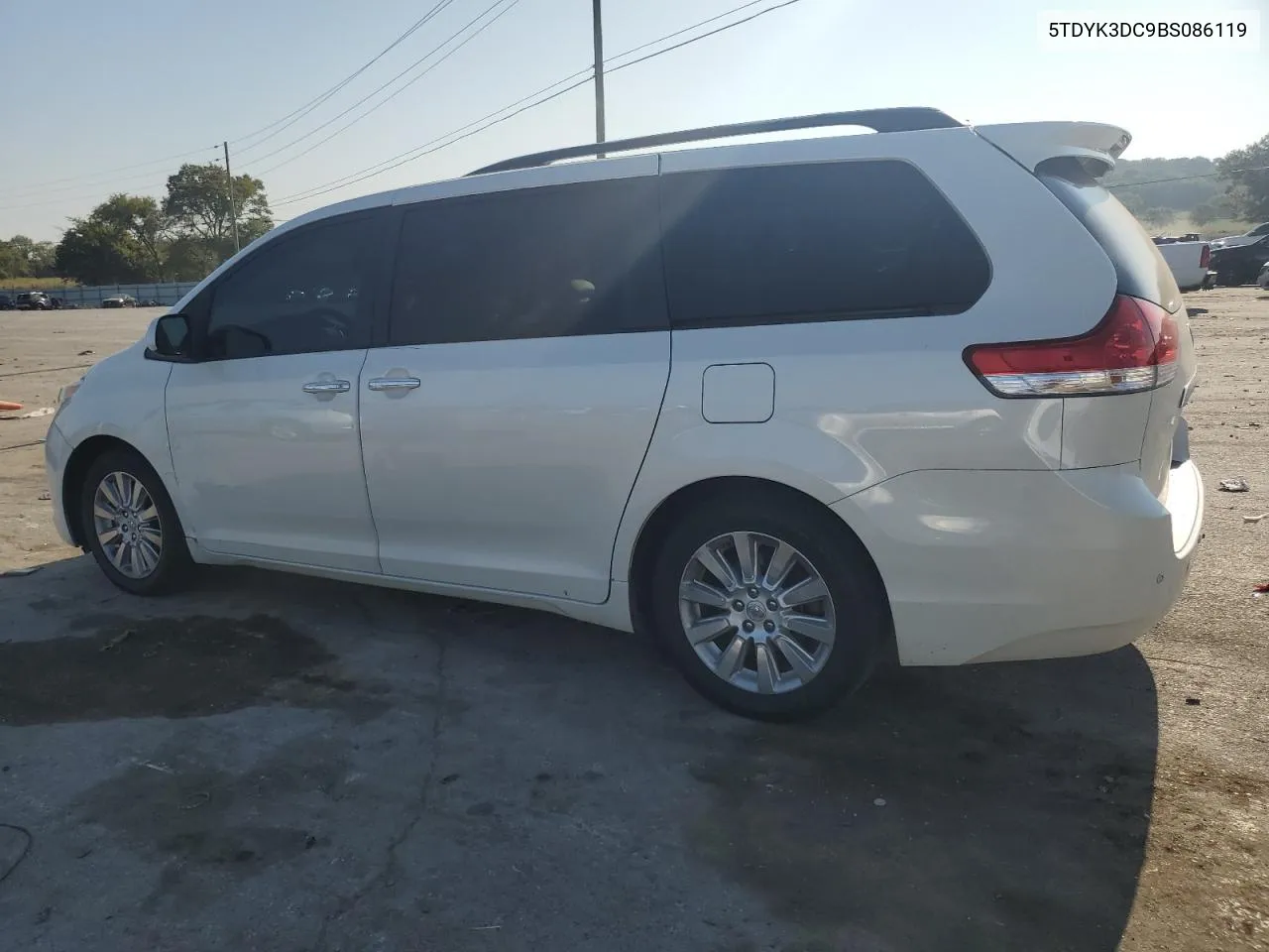 5TDYK3DC9BS086119 2011 Toyota Sienna Xle