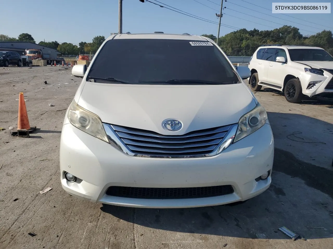 5TDYK3DC9BS086119 2011 Toyota Sienna Xle