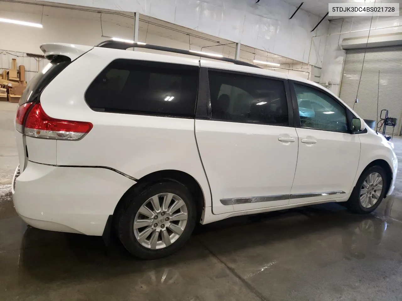 5TDJK3DC4BS021728 2011 Toyota Sienna Le