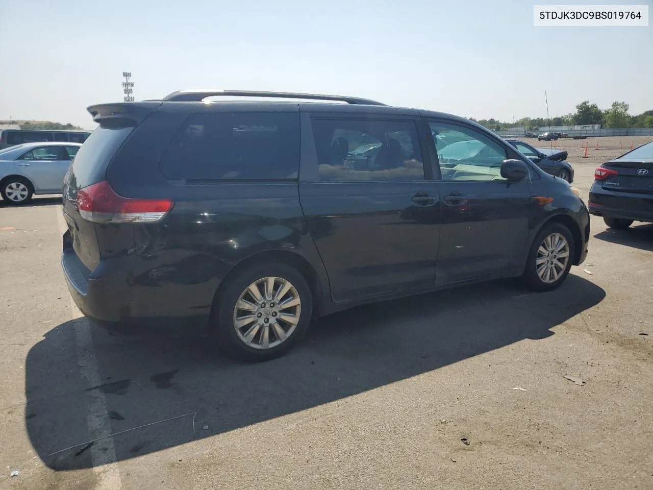 5TDJK3DC9BS019764 2011 Toyota Sienna Le