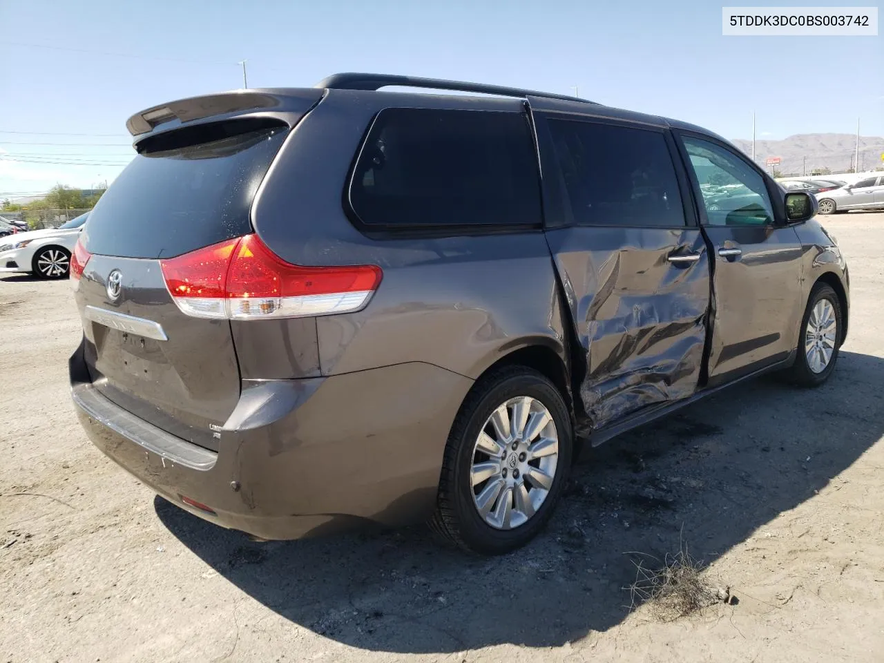 2011 Toyota Sienna Xle VIN: 5TDDK3DC0BS003742 Lot: 69693014