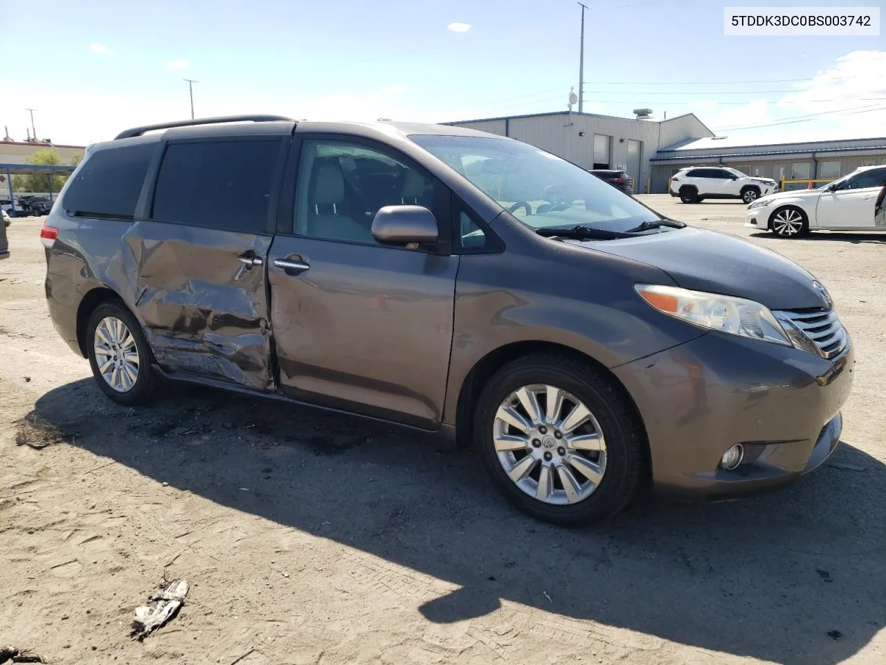 5TDDK3DC0BS003742 2011 Toyota Sienna Xle