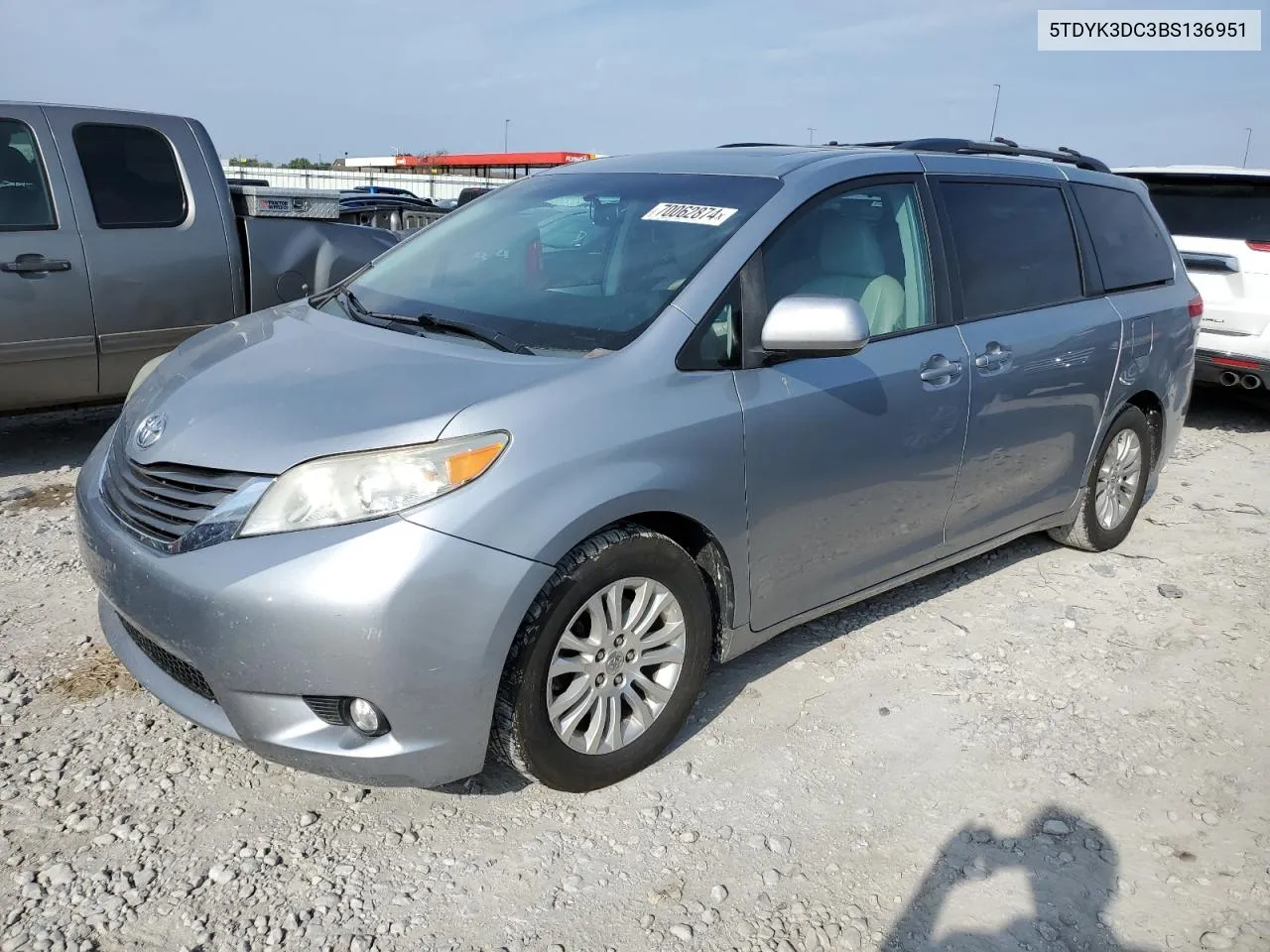 2011 Toyota Sienna Xle VIN: 5TDYK3DC3BS136951 Lot: 70062874