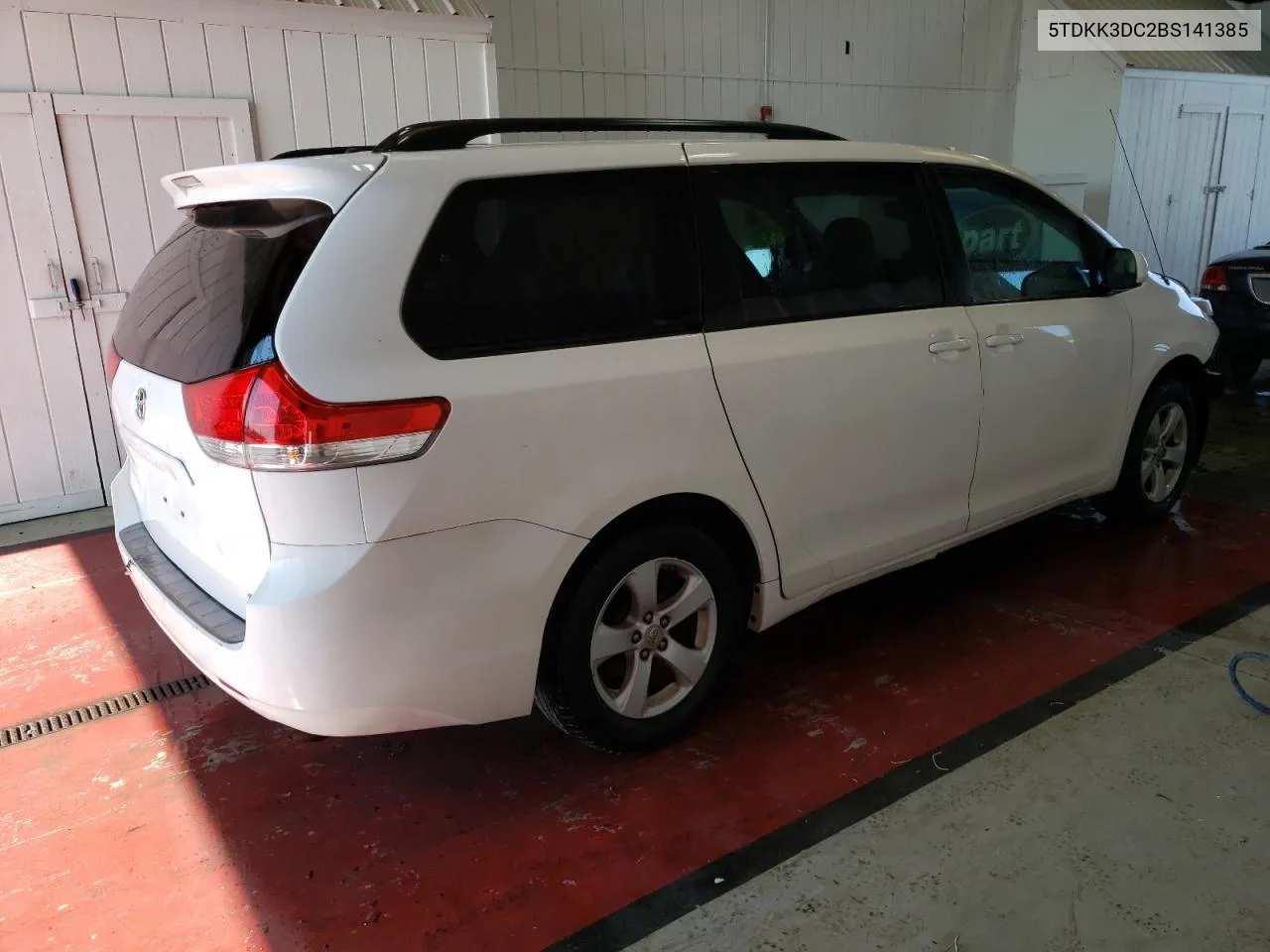 2011 Toyota Sienna Le VIN: 5TDKK3DC2BS141385 Lot: 70370134