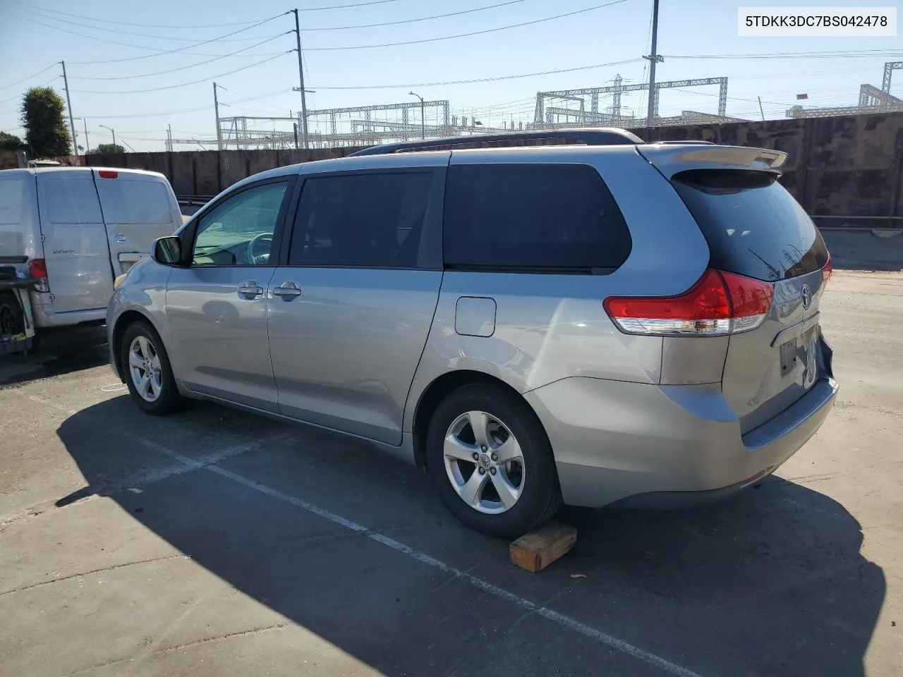 2011 Toyota Sienna Le VIN: 5TDKK3DC7BS042478 Lot: 70386884