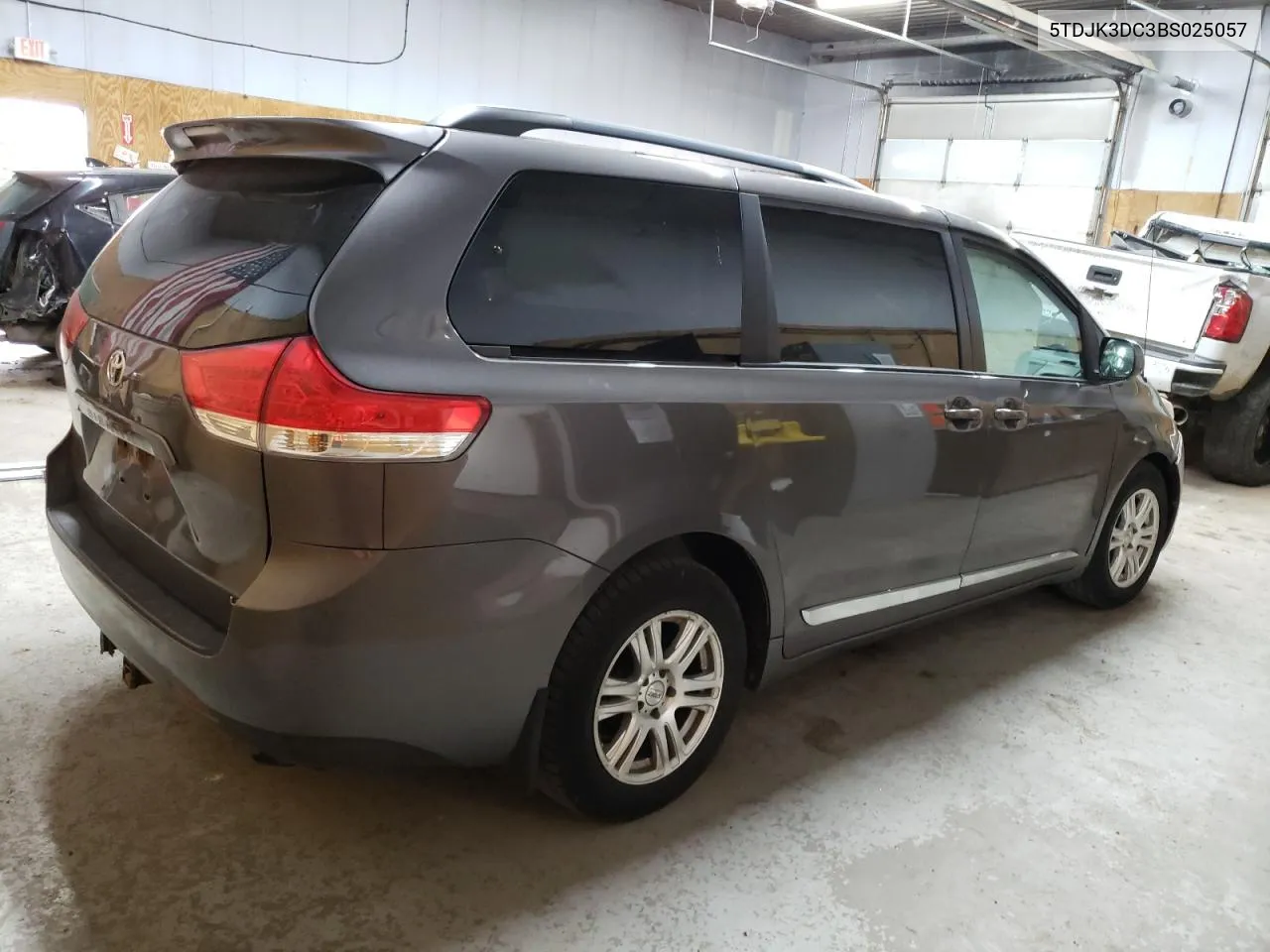 2011 Toyota Sienna Le VIN: 5TDJK3DC3BS025057 Lot: 70586244