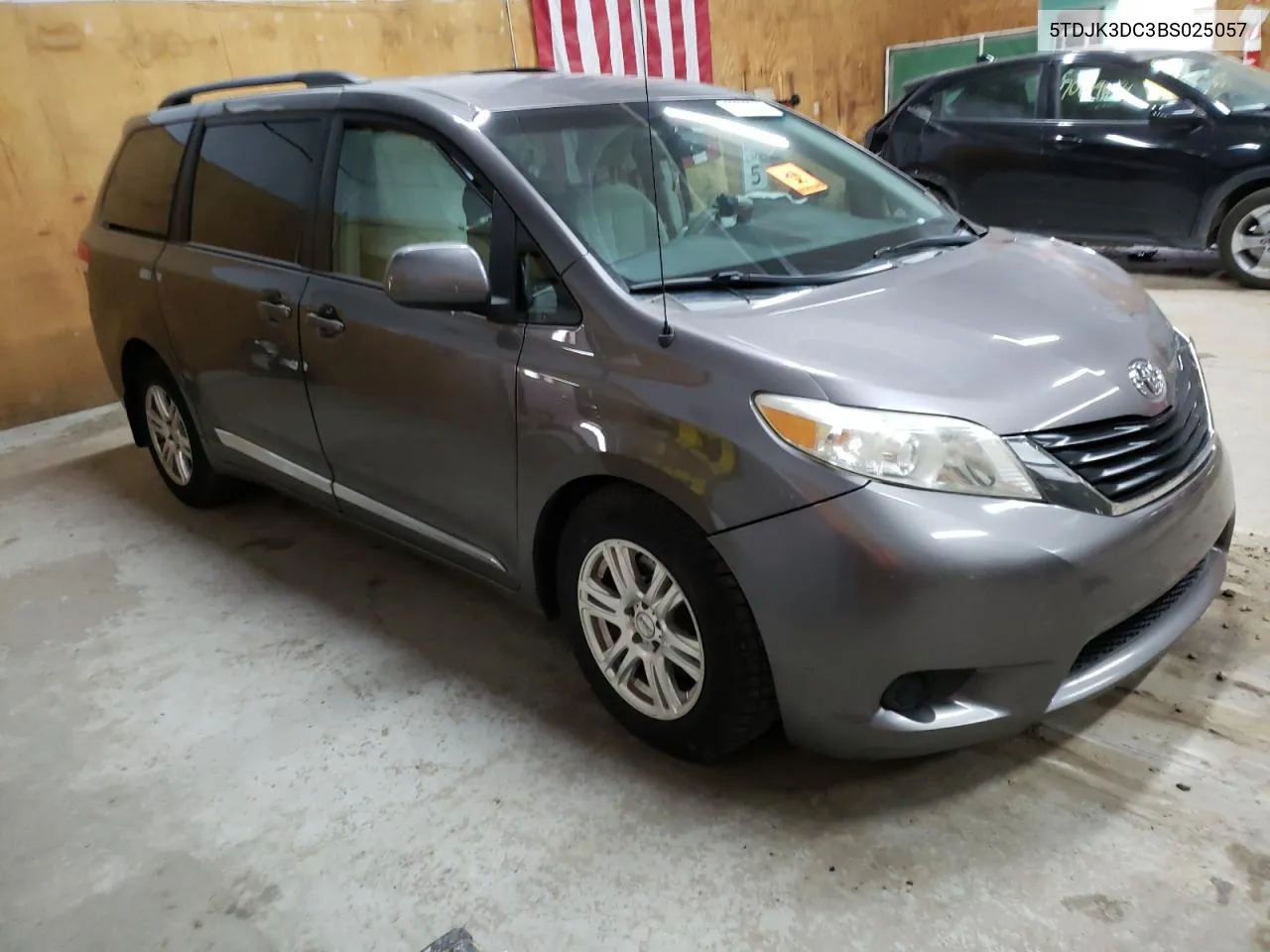 2011 Toyota Sienna Le VIN: 5TDJK3DC3BS025057 Lot: 70586244