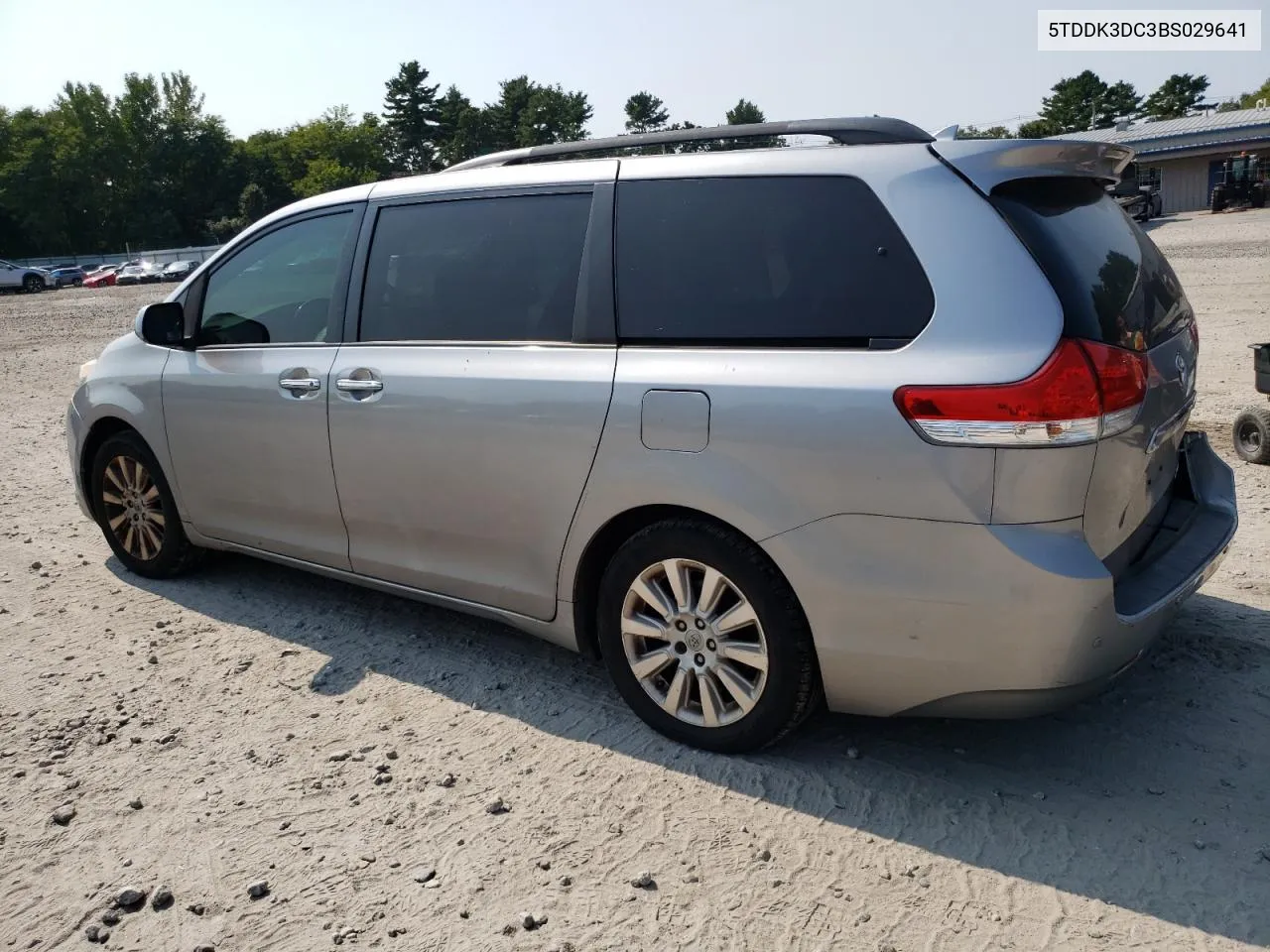 2011 Toyota Sienna Xle VIN: 5TDDK3DC3BS029641 Lot: 71136104