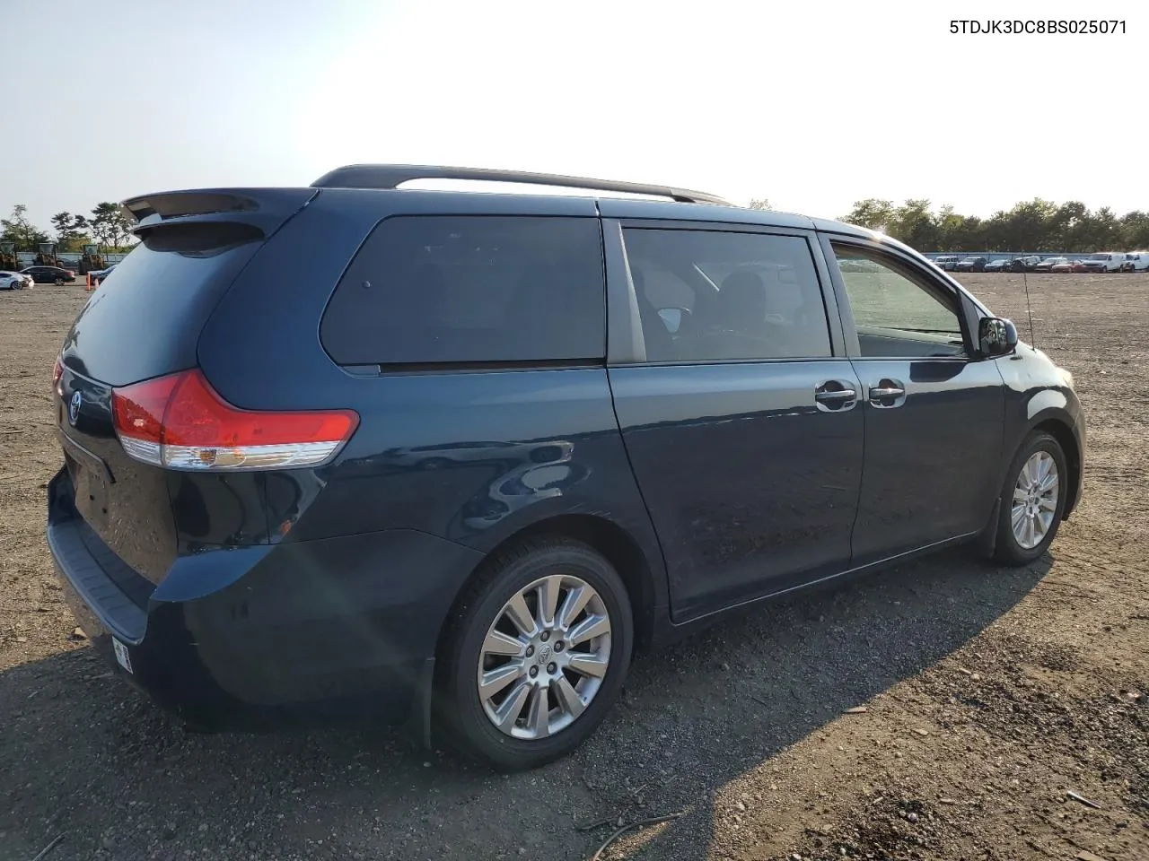 2011 Toyota Sienna Le VIN: 5TDJK3DC8BS025071 Lot: 71680374