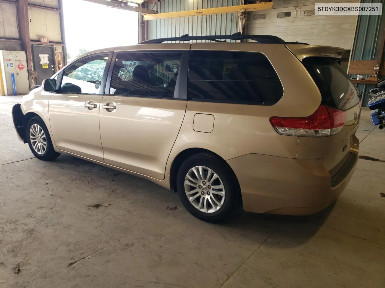 5TDYK3DCXBS007251 2011 Toyota Sienna Xle