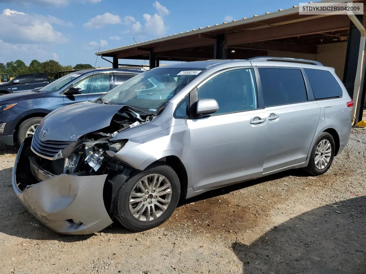 2011 Toyota Sienna Xle VIN: 5TDYK3DC2BS042009 Lot: 71858234