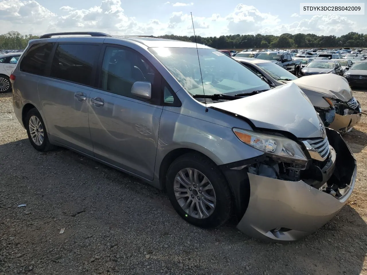 2011 Toyota Sienna Xle VIN: 5TDYK3DC2BS042009 Lot: 71858234