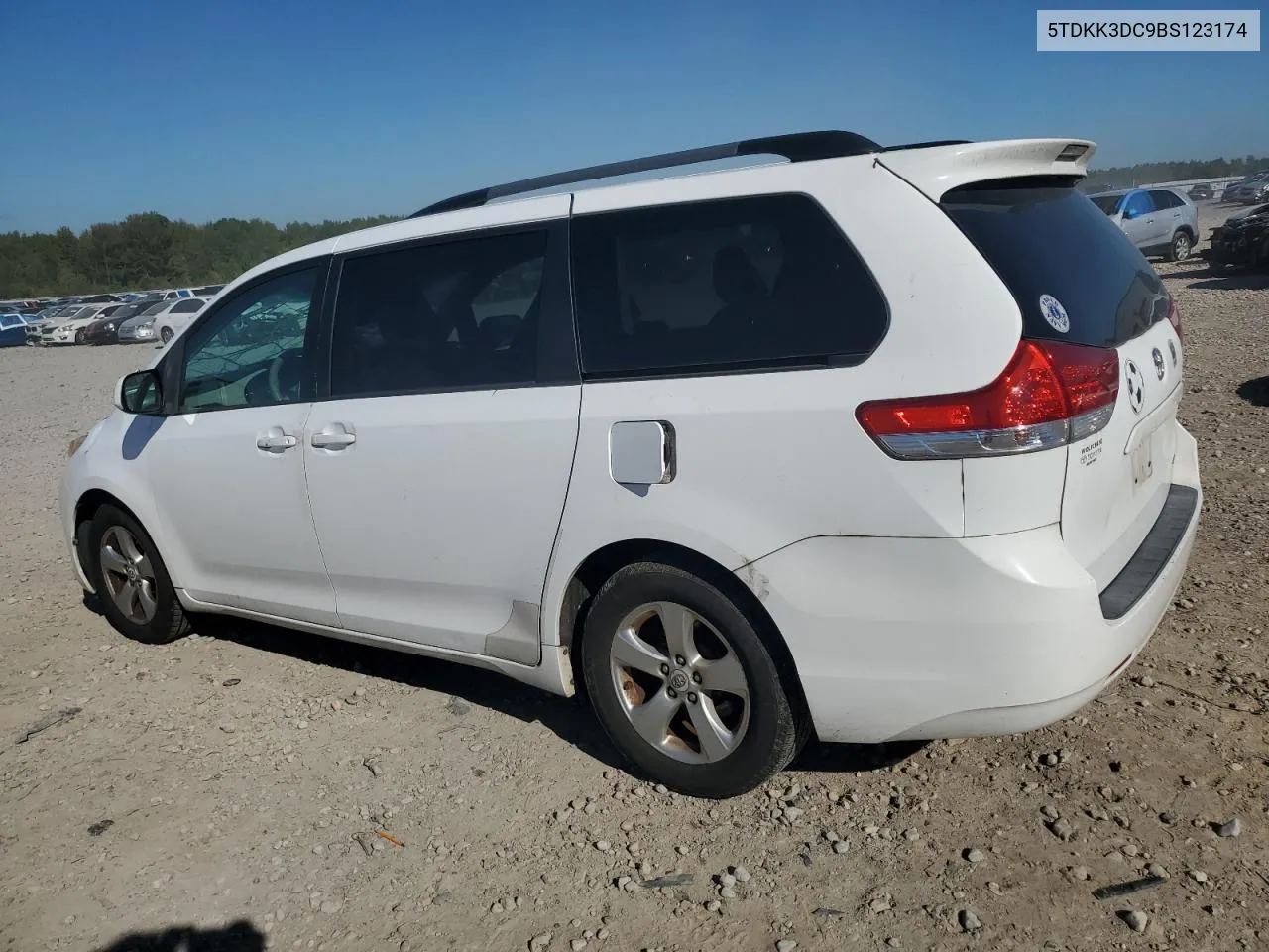 2011 Toyota Sienna Le VIN: 5TDKK3DC9BS123174 Lot: 71927974