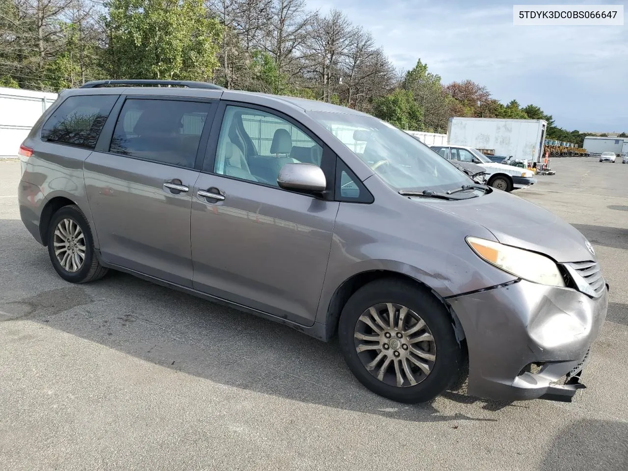 2011 Toyota Sienna Xle VIN: 5TDYK3DC0BS066647 Lot: 72063414