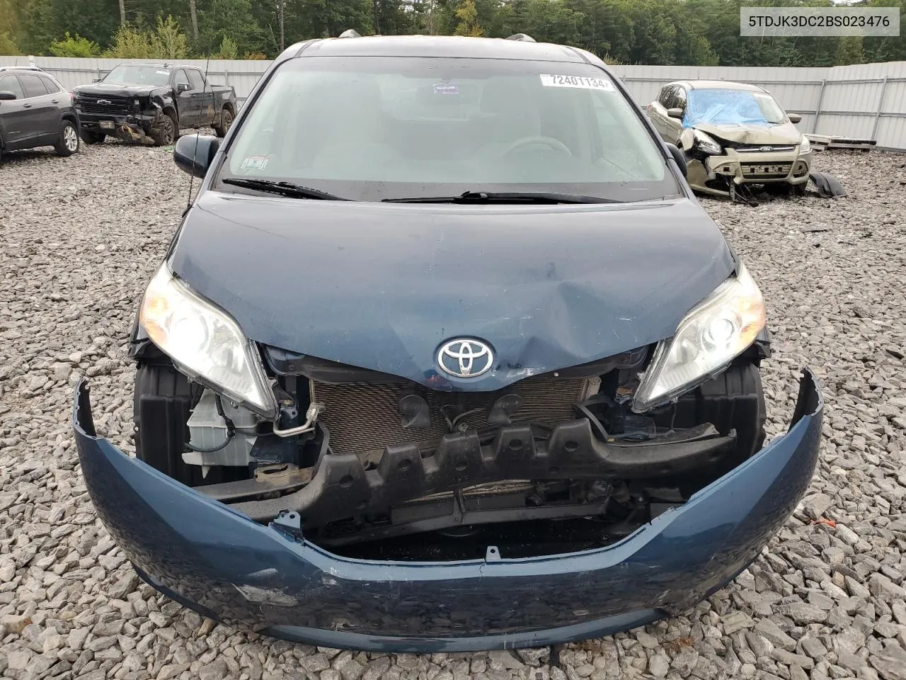 5TDJK3DC2BS023476 2011 Toyota Sienna Le