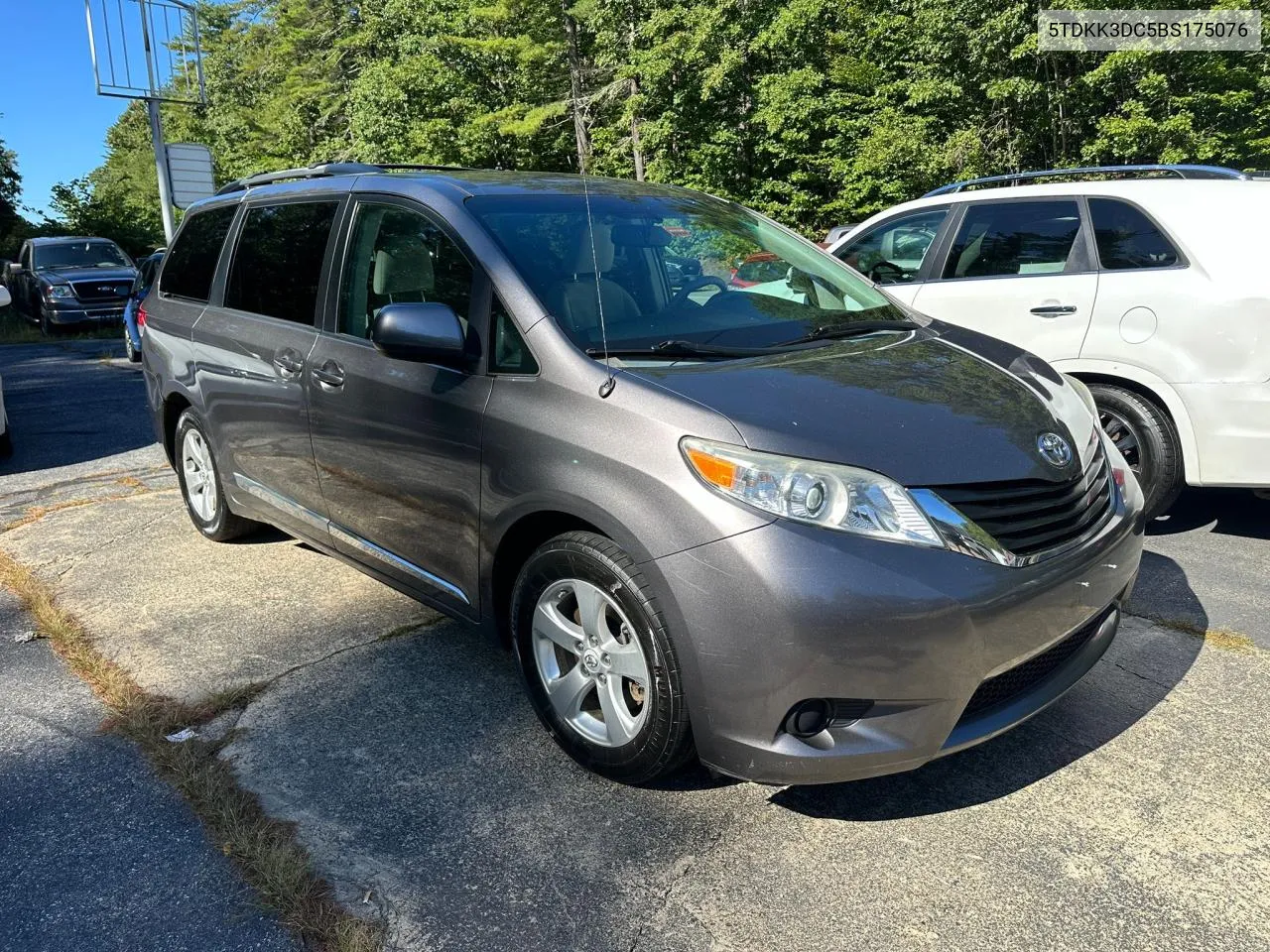 2011 Toyota Sienna Le VIN: 5TDKK3DC5BS175076 Lot: 72431274