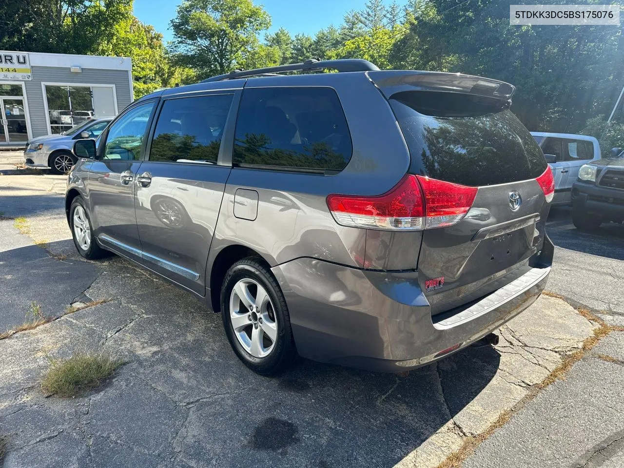 2011 Toyota Sienna Le VIN: 5TDKK3DC5BS175076 Lot: 72431274